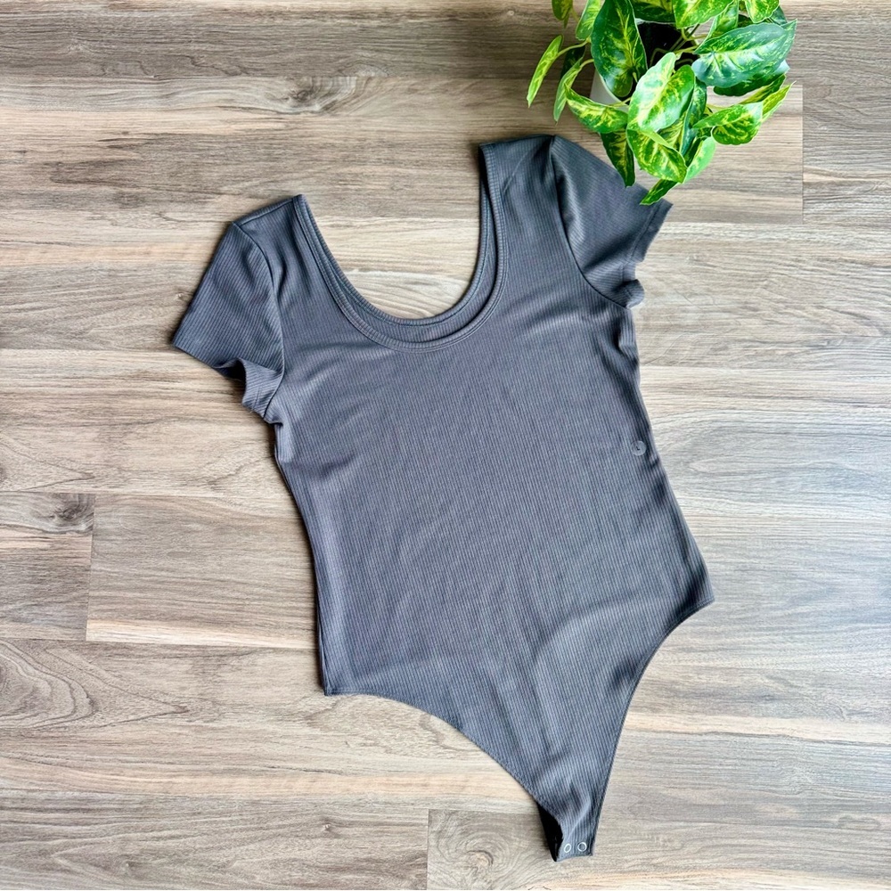 American Eagle Size L Ribbed Scoop‎ Neck Short Sleeve Bodysuit Charcoal Gray